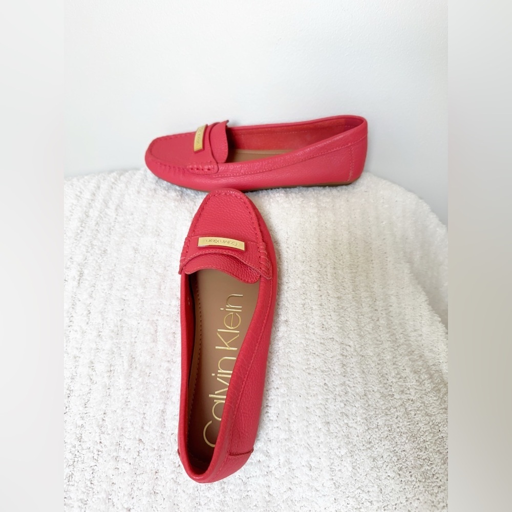 NWOT Calvin Klein  Coral Flats with Gold Accent - Picture 6 of 7